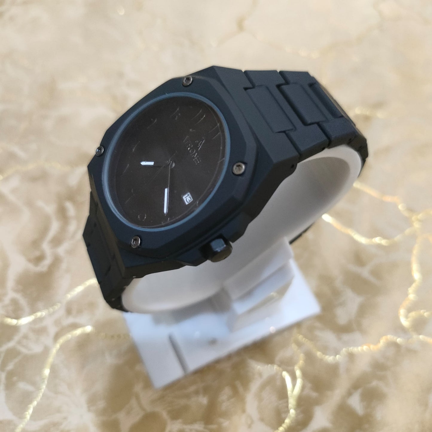 Aura Watch with Date in White and Black Dial