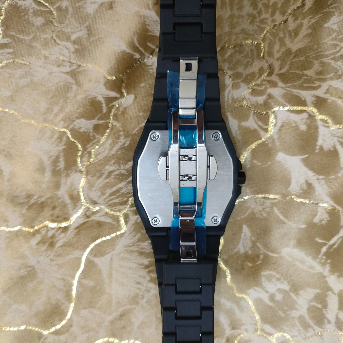 Aura Watch with Date in White and Black Dial